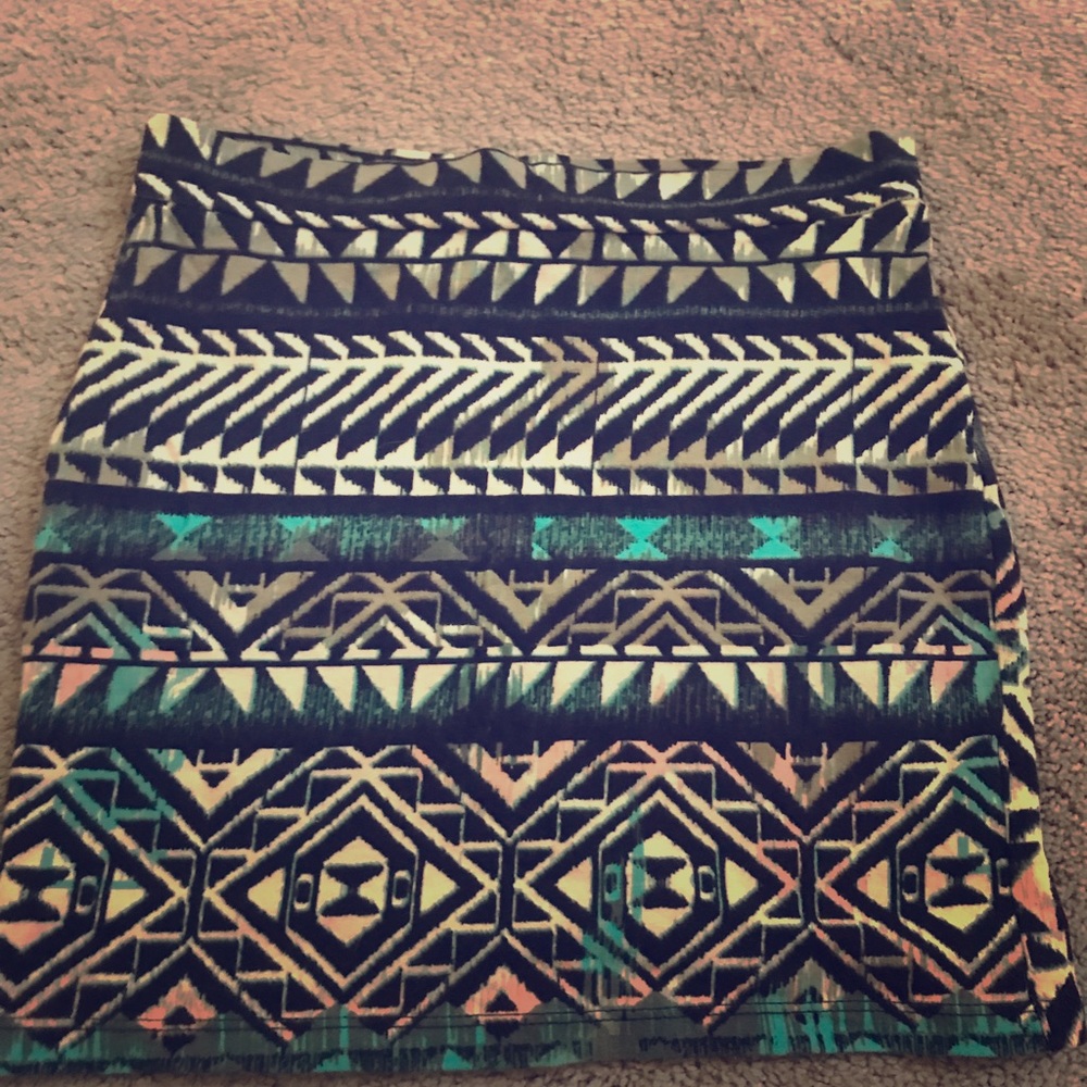 Tilly’s girls tribal print skirt size Large. Cute!